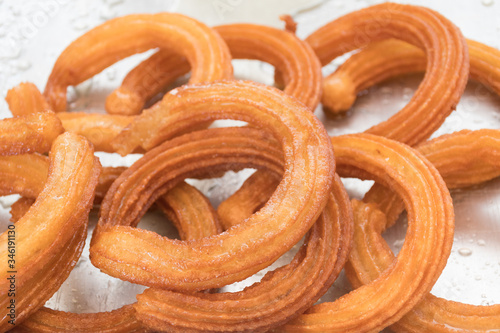 Halka Tatlısı (Sweet Ring), golden deep fried cercles similar to doughnuts with semolina