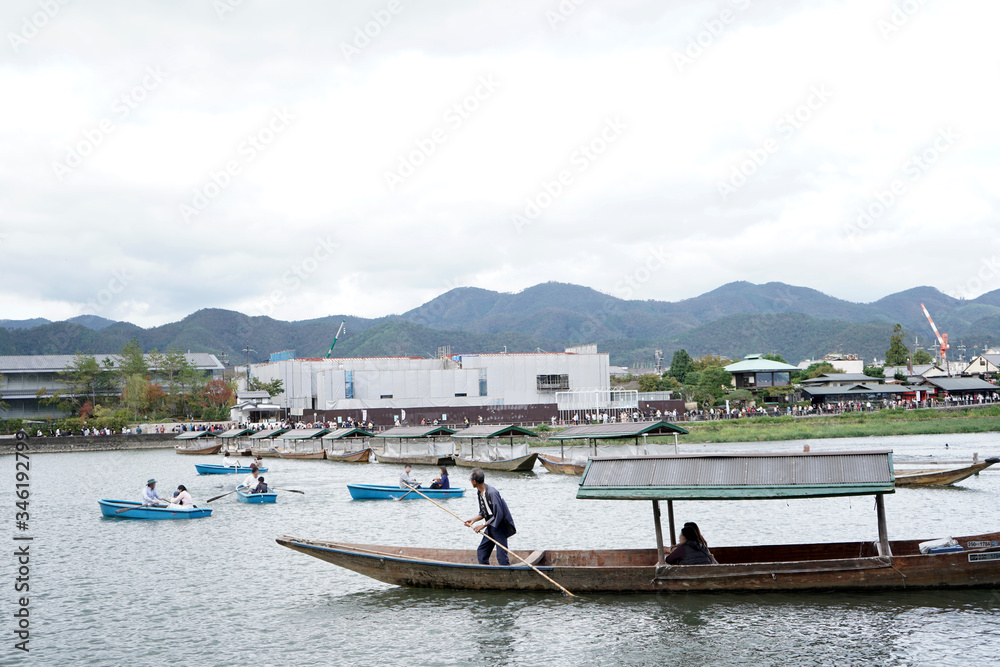 Obraz premium 京都 嵐山 屋形船