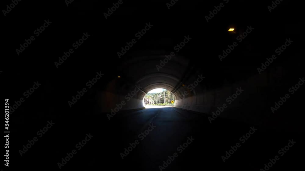 Construcción de túneles en la montaña