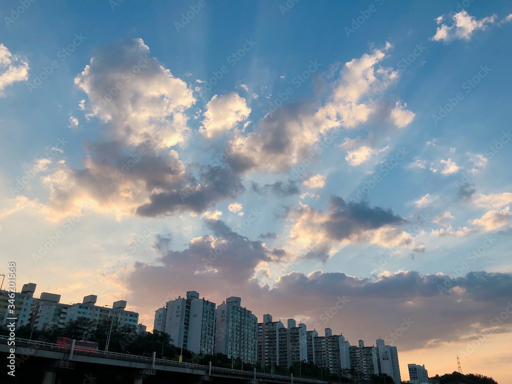 해질녘 서울 하늘
Seoul sunset