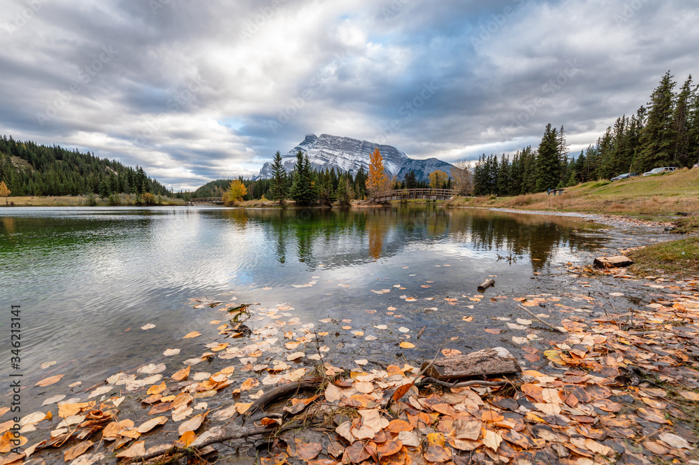 Fototapeta premium Cascade ponds with mount rundle and wooden bridge in autumn forest at Banff national park
