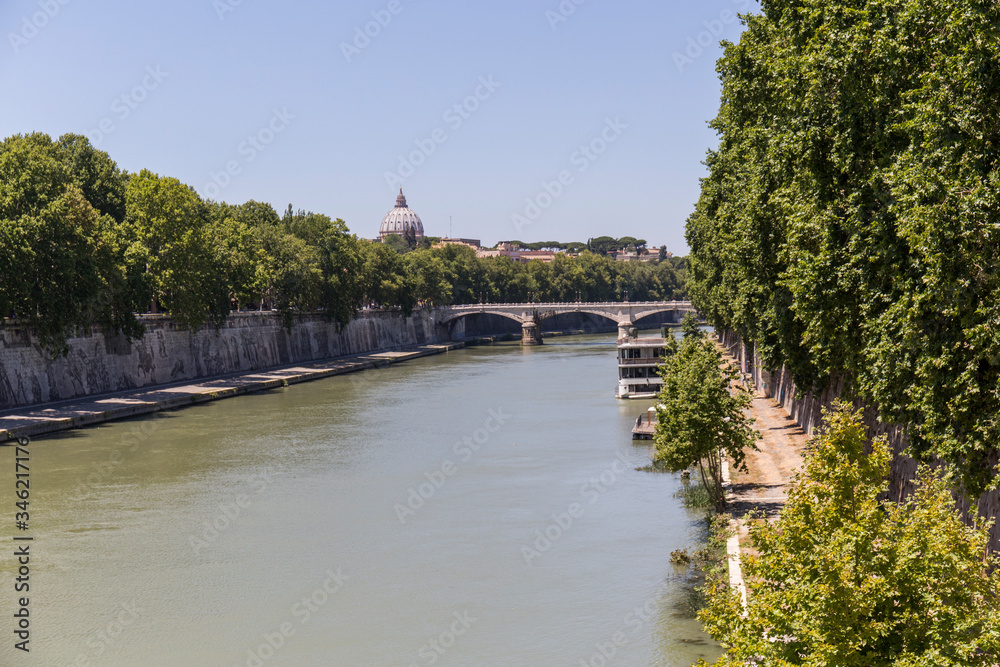 bridge and river of the city of Rome