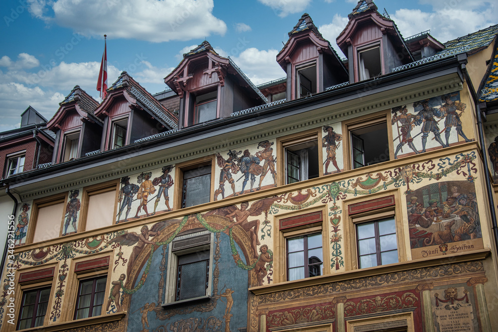 Obraz premium Beautiful painted facade with window shutters in the old town of Lucerne, Switzerland 