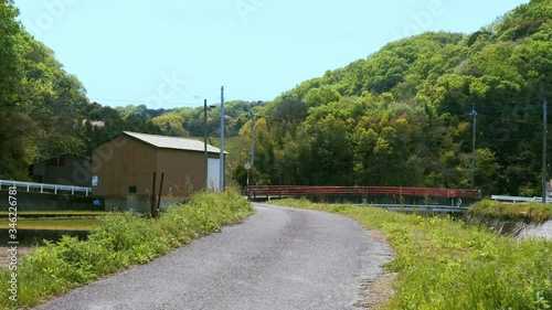 Wallpaper Mural 田舎の風景と赤い橋 Torontodigital.ca