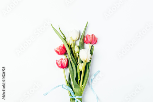 Fototapeta Naklejka Na Ścianę i Meble -  Simple beautiful bouquet of fresh tulip flowers
