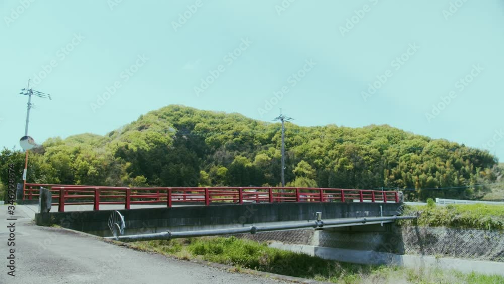 田舎の風景と赤い橋 田舎の風景と赤い橋
