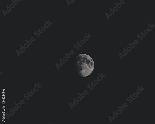 Petite lune photo