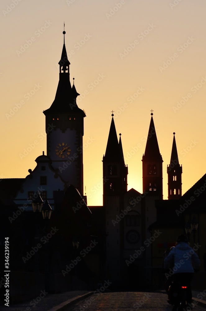 Würzburg, Sonnenaufgang über der Domstraße