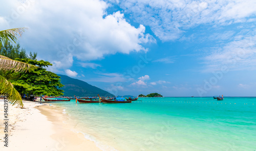 Fototapeta Naklejka Na Ścianę i Meble -  Long tail boat on the sea at Ko Lipe island, Thailand. Tropical island with white sand, beach and turquoise sea is part of Tarutao National Marine Park. Idyllic vacation, relaxation in paradise.
