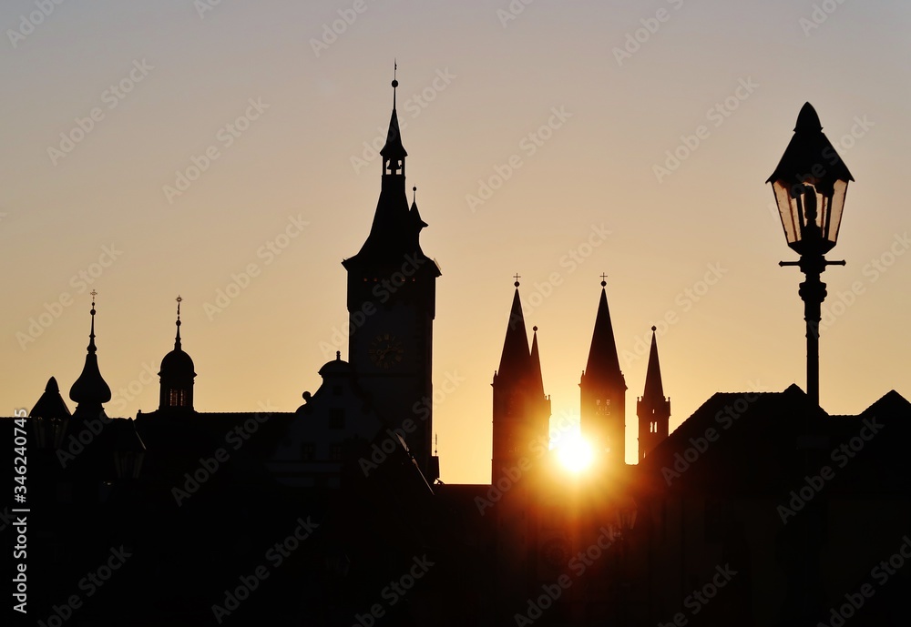 Würzburg, Sonnenaufgang über der Domstraße