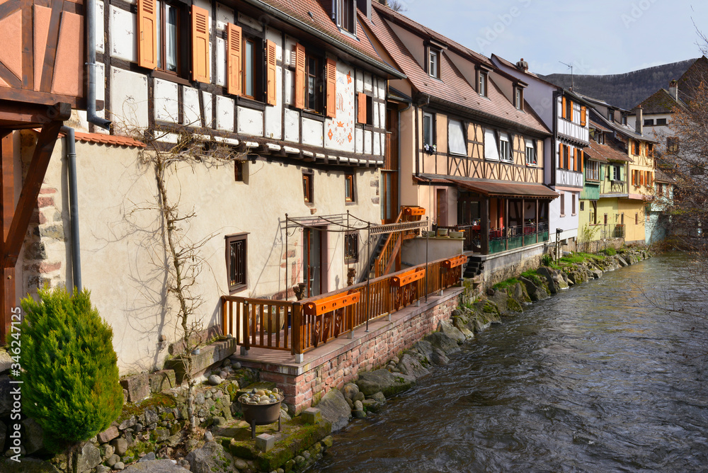 Kaysersberg (68240) au bord de la Weiss, Haut-Rhin en Hauts-de-France, France