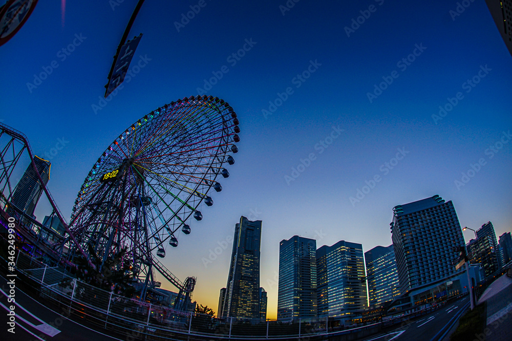 横浜みなとみらいの街並みと夕景