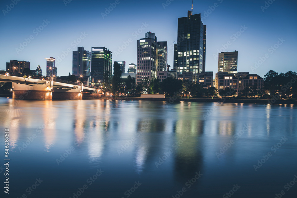 Obraz premium Modern panorama of Frankfurt at evening
