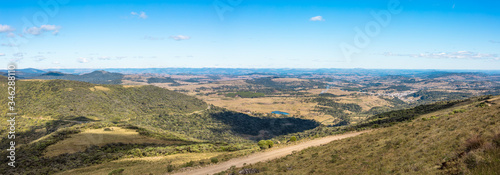 Fototapeta Naklejka Na Ścianę i Meble -  Paisagem com colinas e horizonte na região de Urupema - Santa Catarina - Brasil