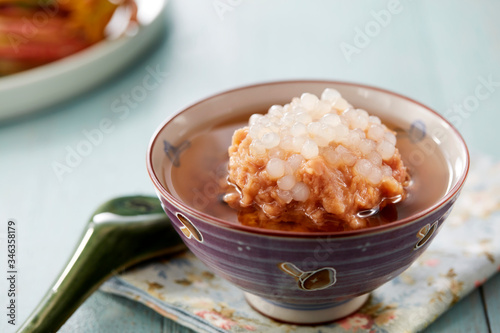 Tableau sur toile Chinese traditional dessert, taro sago syrup