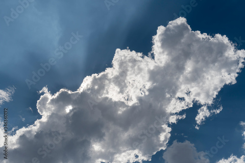 Clouds that form quickly before it rains