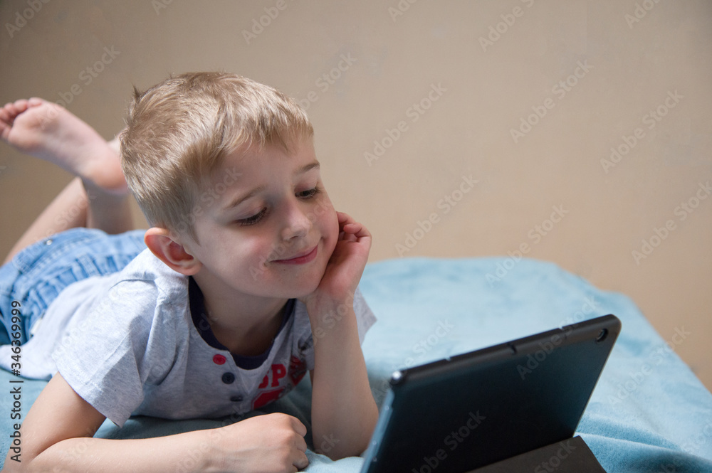 online call parents. Distance friends. Video link with parents. online call parents. Distance friends. Video link with parents.