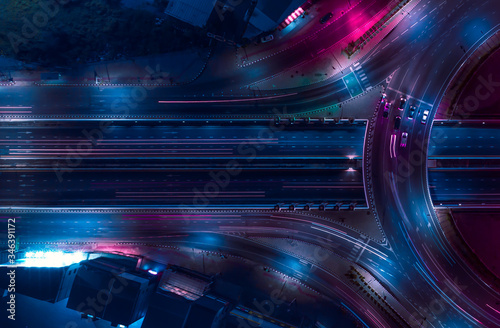 Foto Aerial view of transportation with Expressway, Road and Roundabout, multilevel junction traffic highway-Top view