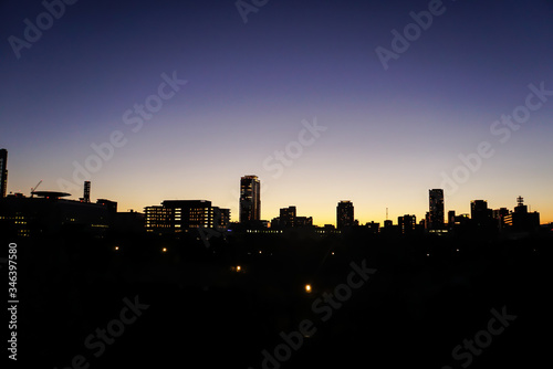 大阪市　夕日に照らされたビルのシルエット