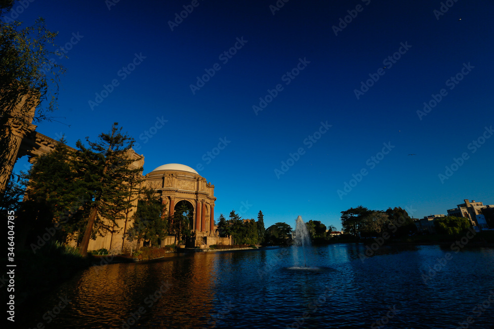 Obraz premium Greek style Palace of Fine Arts Public Park (City of San Francisco Park)