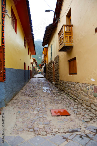 Wąska uliczka w Olantaytamboo w Peru - architektura