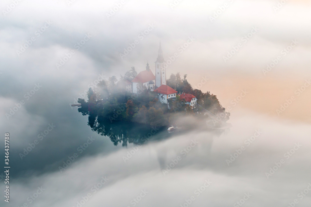 Fototapeta premium Autumn landscape of Bled Lake, at sunrise