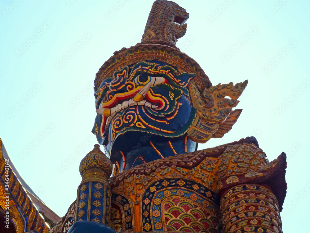 Naklejka premium Posąg, strażnik w świątyni Wat Pho w Bangkoku.