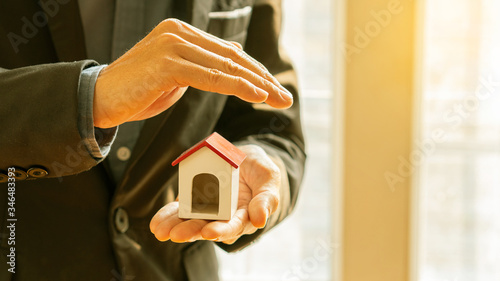 Fire and theft insurance of the insurance company or real estate agent has home insurance plans, family insurance, home insurance, house renting insurance concepts photo