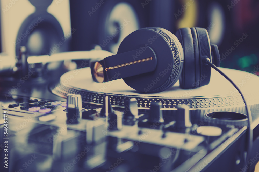 Professional dj sound equipment in music store Stock-Foto | Adobe Stock