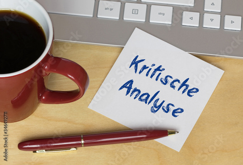 Kritische Analyse  photo