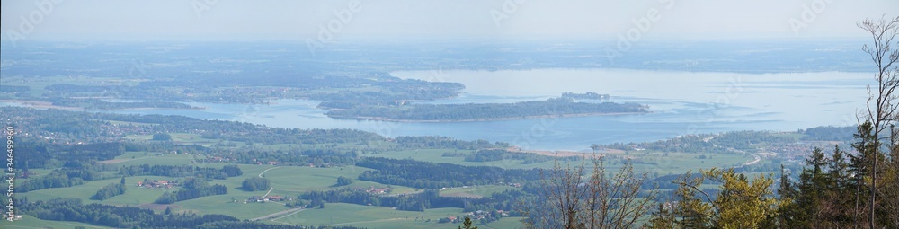 Chiemsee-Panorama vom Laubenstein