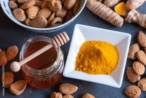 some ingredients to produce the Golden Milk at home