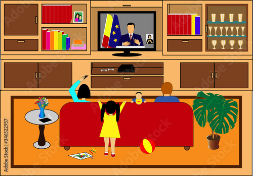 FAMILIA VIENDO LAS NOTICIAS DURANTE EL ESTADO DE ALARMA