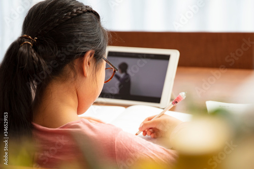 オンライン授業　小学生　自宅　リモートワーク