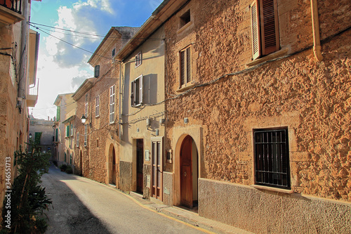 Fototapeta Naklejka Na Ścianę i Meble -  Old streets of the ancient city of Alcudia.