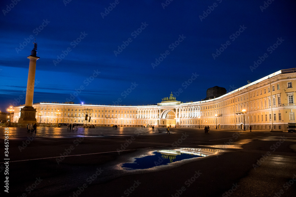 Fototapeta premium Reflection in a puddle after the rain of the General Headquarters on Palace Square in St. Petersburg at night