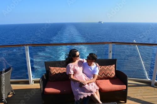couple sitting on deck of cruise liner © Айгуль Харисова