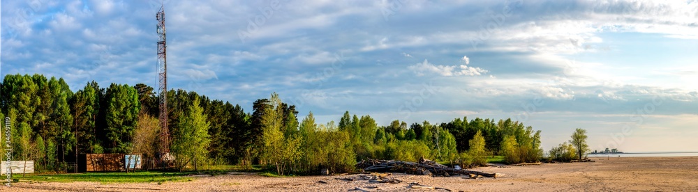 Obraz premium Panorama overlooking the coastal trees