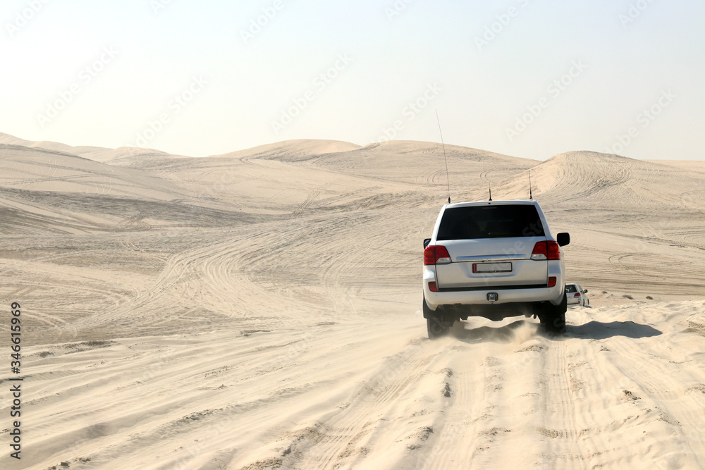 désert du Qatar en véhicule tout-terrain (4*4)