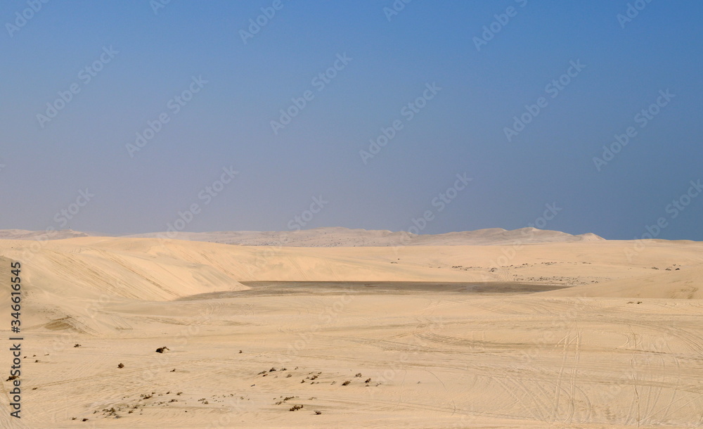 désert du Qatar en véhicule tout-terrain (4*4) désert du Qatar en véhicule tout-terrain (4*4)