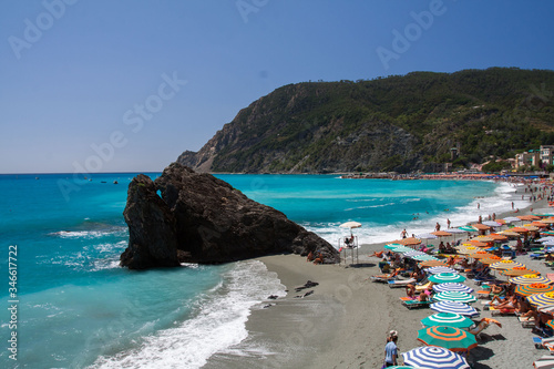 Obraz na płótnie Widok na plażę i zatokę - Monterosso Al Mare, Liguria, Włochy w salonie
