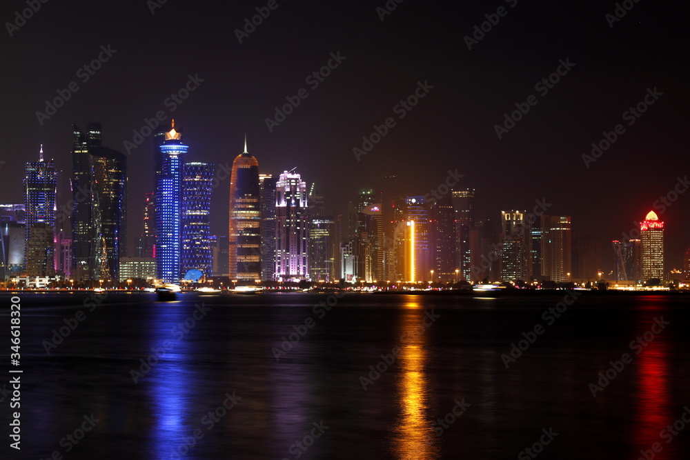 Doha, capitale du Qatar, by night