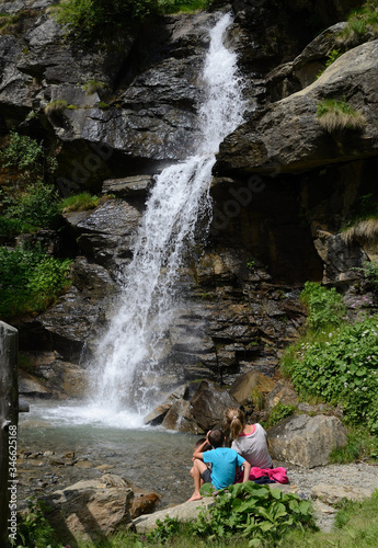 cascata sorgente val di sole acqua vita 