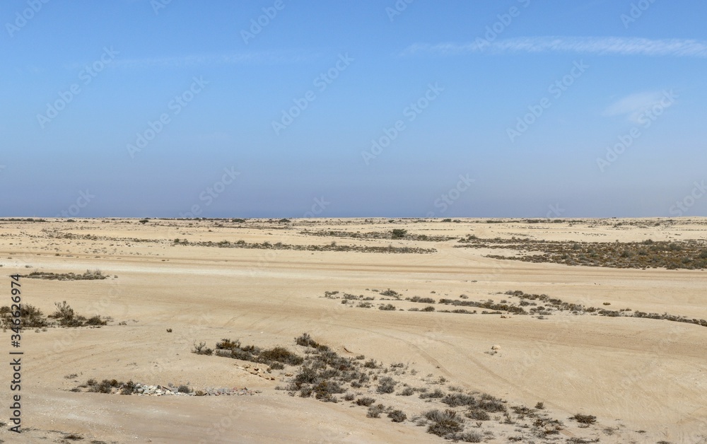 désert du Qatar et formation rocheuse désert du Qatar et formation rocheuse