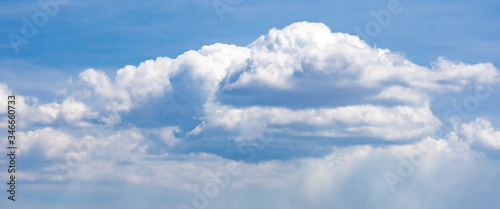 Fototapeta Naklejka Na Ścianę i Meble -  White clouds on the sky passing through. Low clouds. Background.
