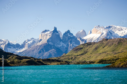 Fototapeta Naklejka Na Ścianę i Meble -  patagonian lakes and mountains