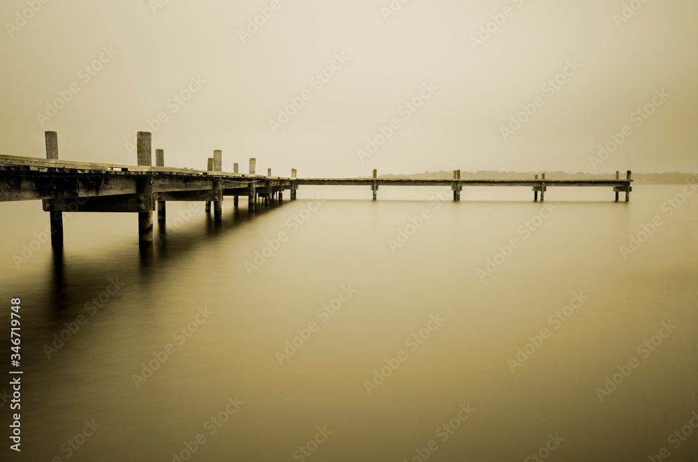 Naklejka premium pier at sunset