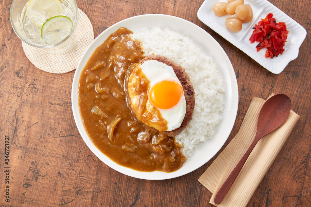 カレーライス-ハンバーグトッピング-目玉焼き乗せ カレーライス-ハンバーグトッピング-目玉焼き乗せ