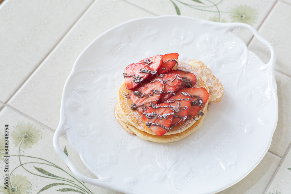 自宅でお菓子作り フルーツパンケーキ いちごチョコレート 自宅でお菓子作り フルーツパンケーキ いちごチョコレート