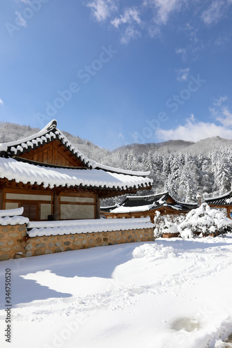 Snowy Korean traditional houses and winter scenery. Woljeongsa buddhist temple, Gangwon-do, Korea © YOUSUK